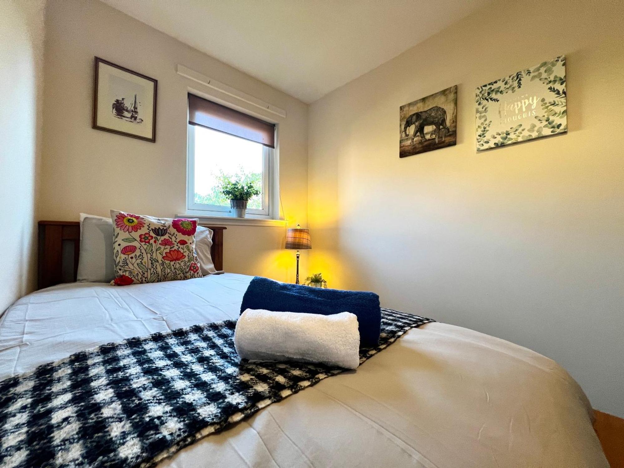 Апартаменты Stylish Modern Flat With Juliet Balcony & Parking Глазго Экстерьер фото