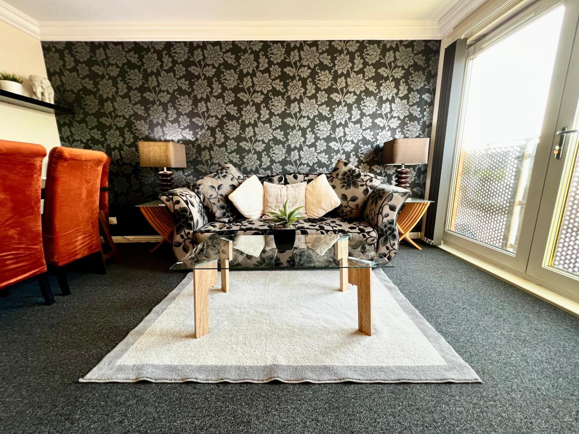 Апартаменты Stylish Modern Flat With Juliet Balcony & Parking Глазго Экстерьер фото