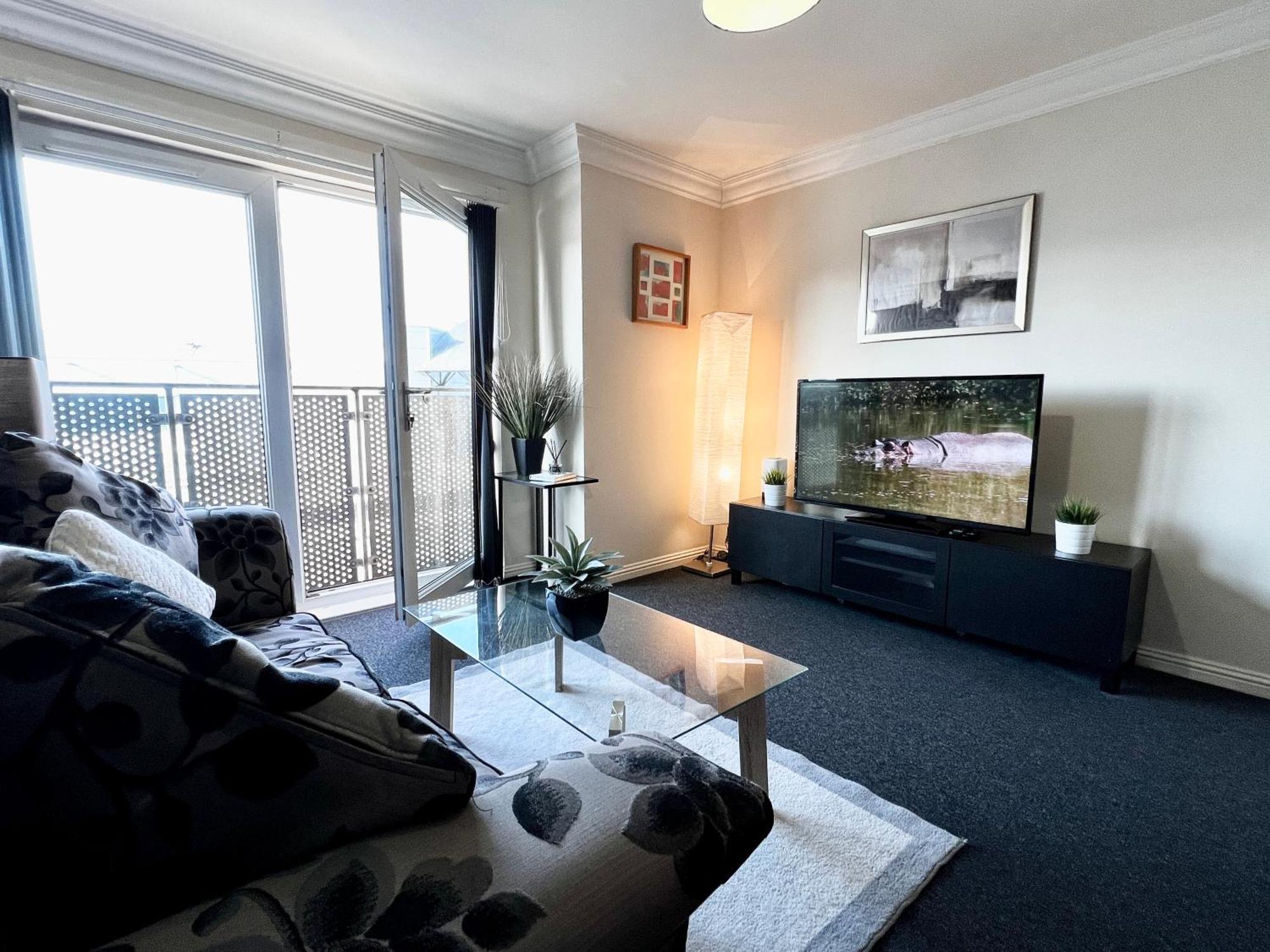 Апартаменты Stylish Modern Flat With Juliet Balcony & Parking Глазго Экстерьер фото