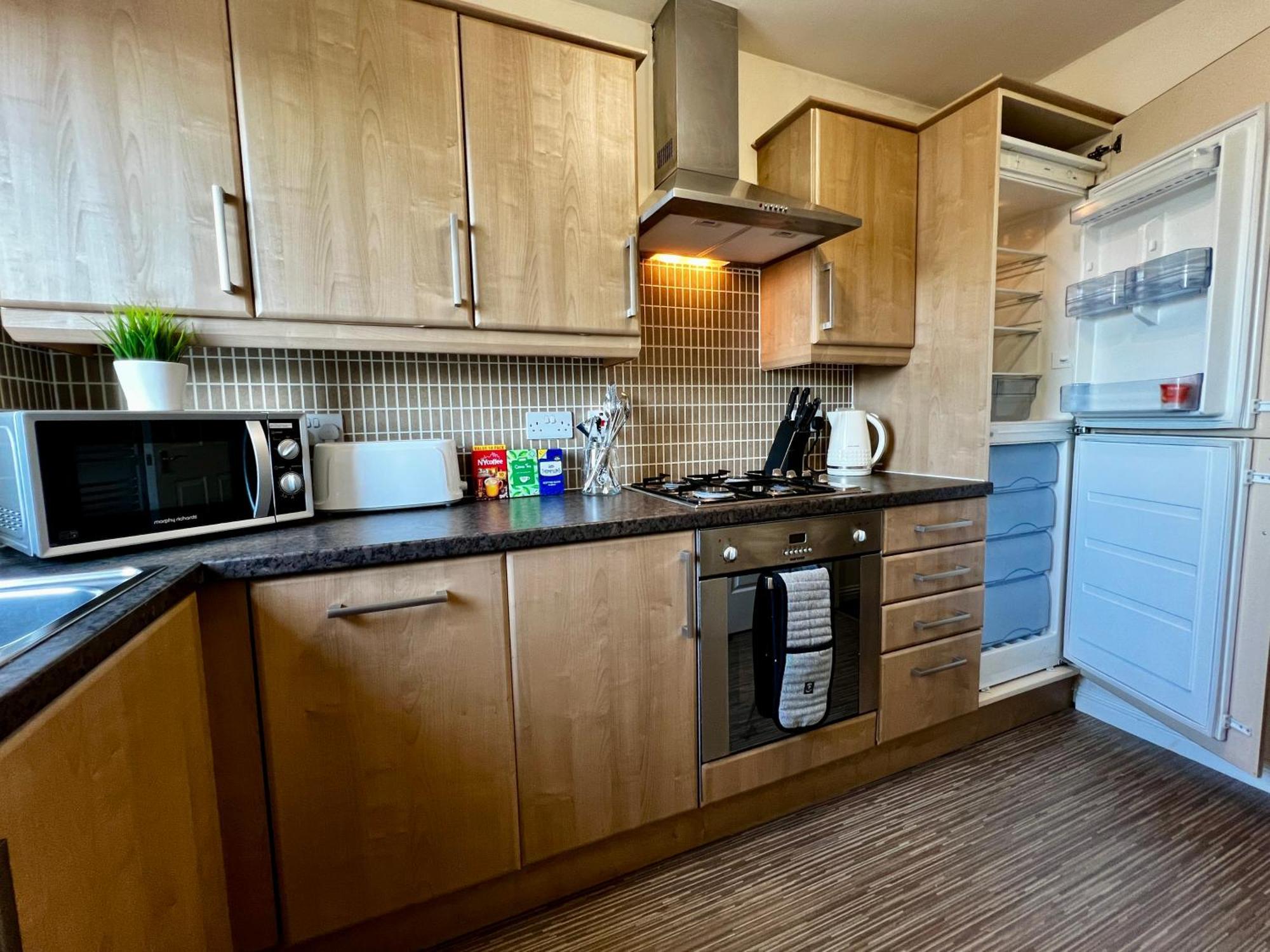 Апартаменты Stylish Modern Flat With Juliet Balcony & Parking Глазго Экстерьер фото