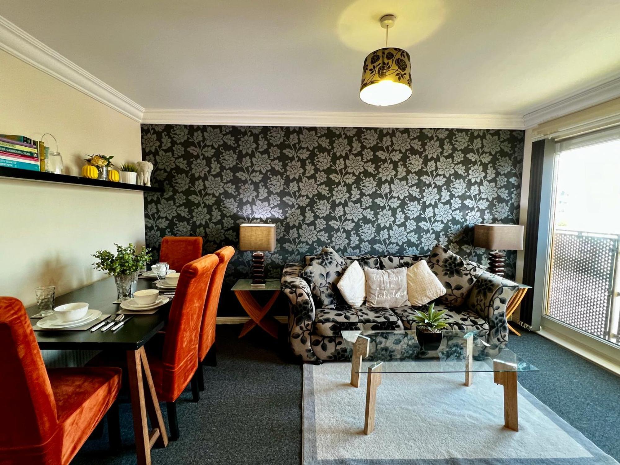Апартаменты Stylish Modern Flat With Juliet Balcony & Parking Глазго Экстерьер фото