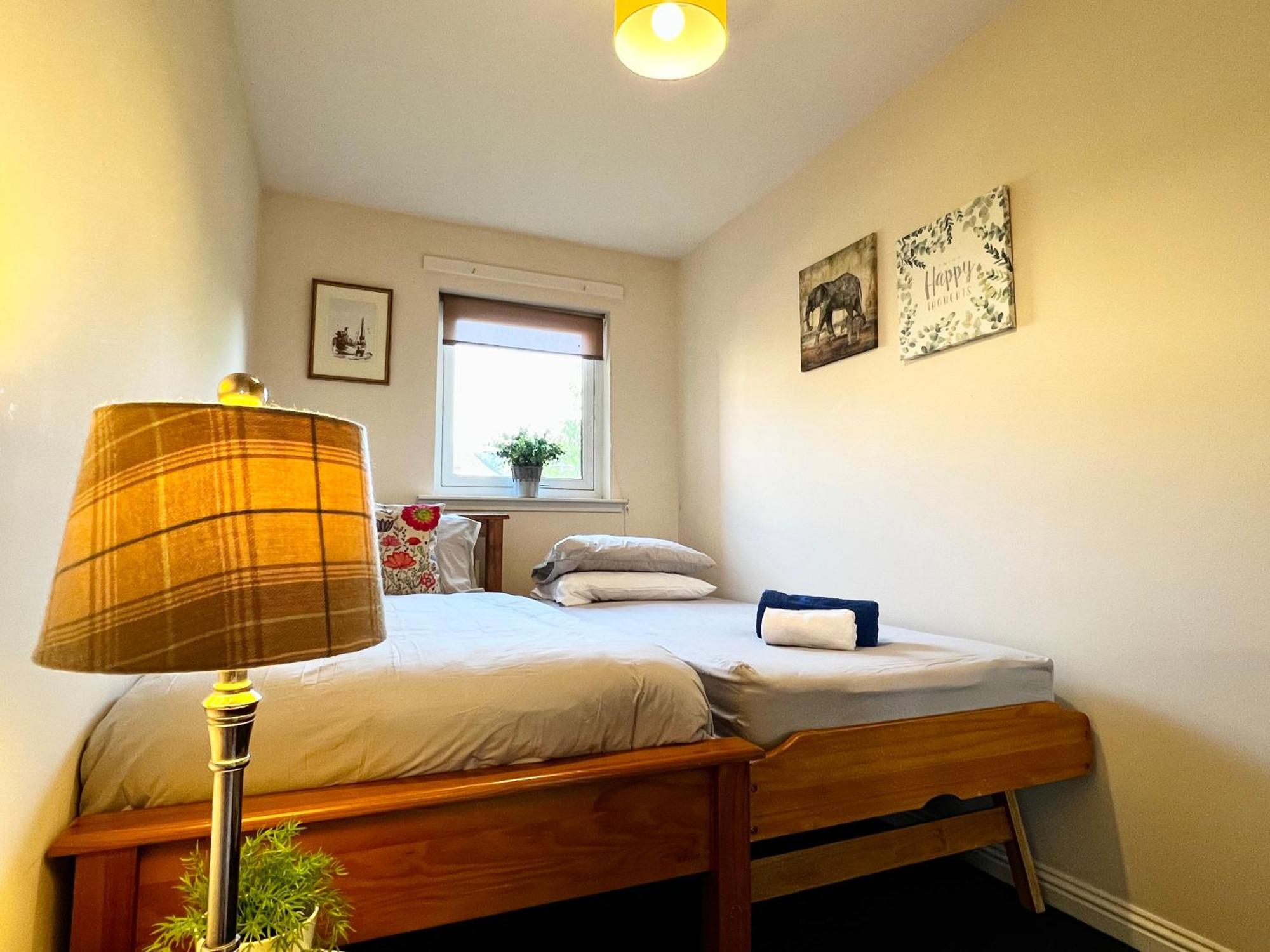 Апартаменты Stylish Modern Flat With Juliet Balcony & Parking Глазго Экстерьер фото