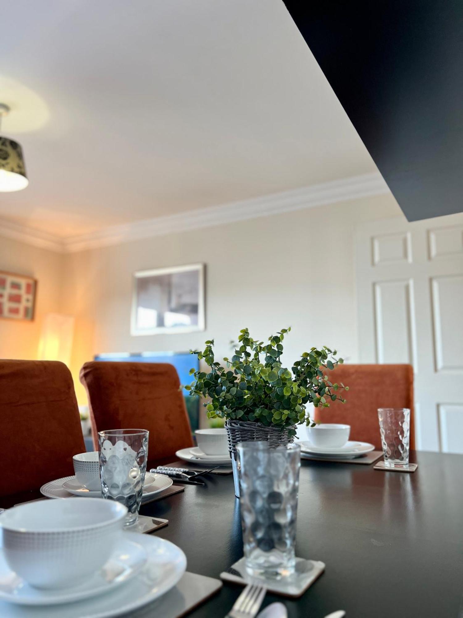 Апартаменты Stylish Modern Flat With Juliet Balcony & Parking Глазго Экстерьер фото